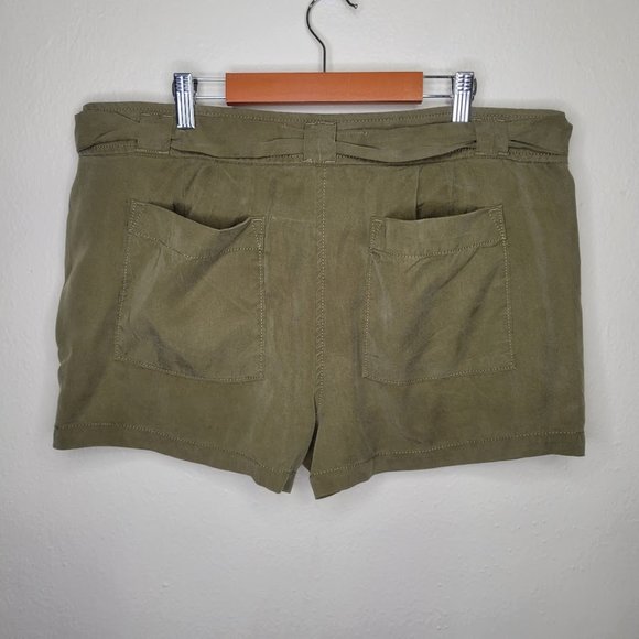 NWT Loft Belted Green Shorts, Size 10 - Picture 2 of 5